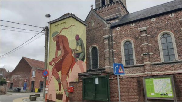 Na muurschildering van Eddy Merckx in Meensel-Kiezegem, nu ook portret van wielerhelden naast kerk van Korbeek-Dijle