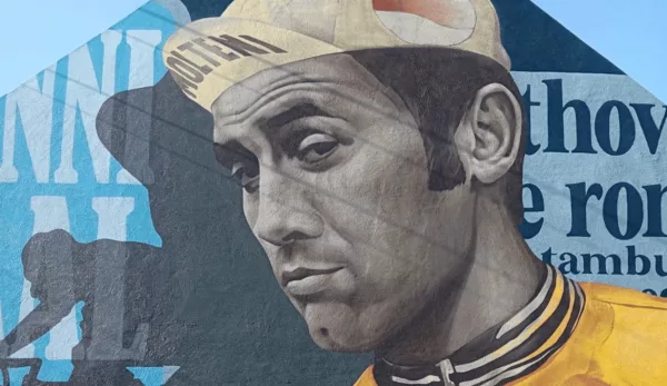 Imposante muurschildering eert Eddy Merckx in zijn geboortedorp