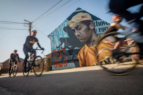 Merckx vereeuwigd op muurschildering in Meensel-Kiezegem